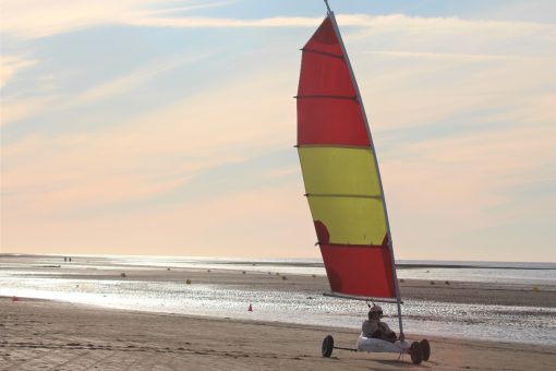 activite char a voile plage de courseulles sur mer ecole de voile credit nathalie papouin