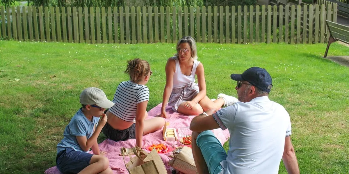 reportage famille avec enfants pique nique aout 2024 marie petit calvados attractivite1