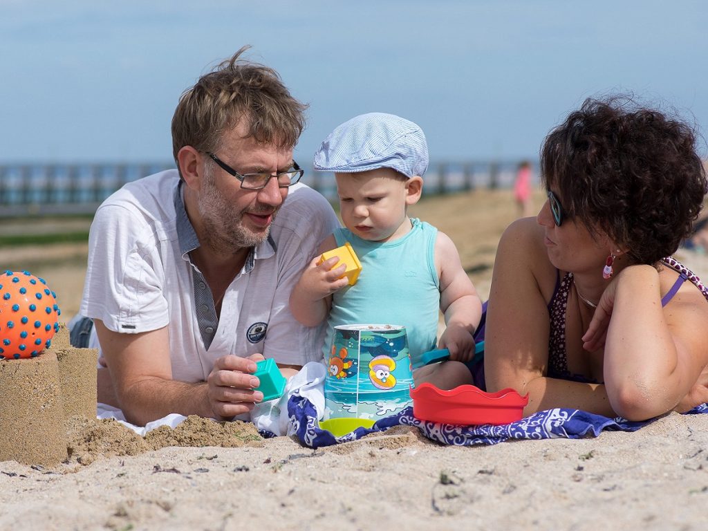 famille enfant plage jeux jetee luc sur mer credit didier bordas 4