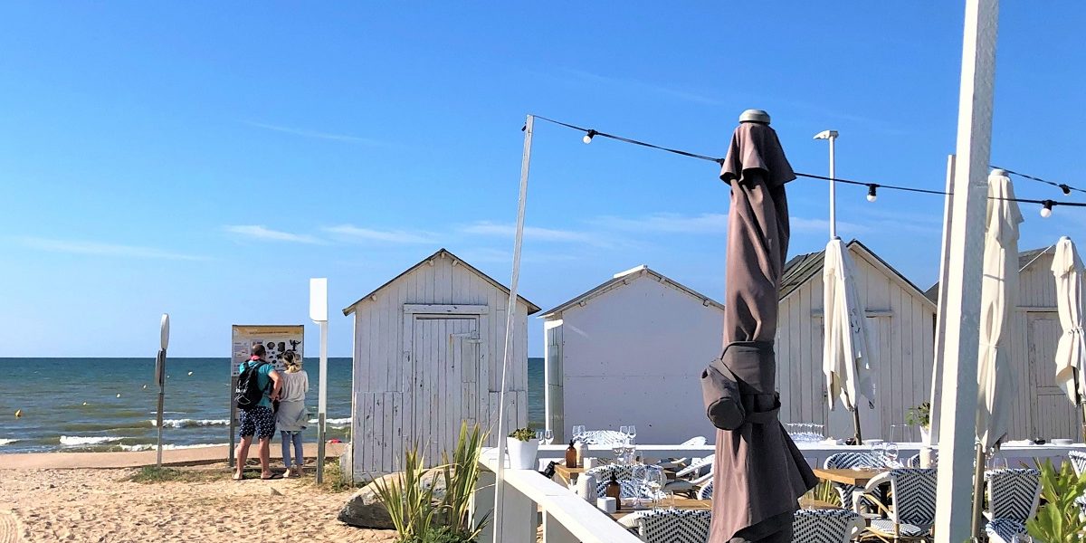 terrasse le pere tranquille restaurant vue mer cabines de plage credit mathilde lelandais