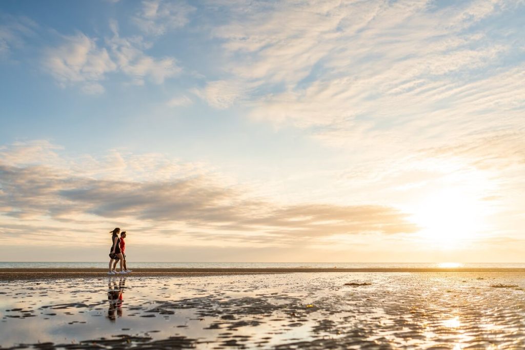 couple sur omaha beach ev4 emmanuel berthier