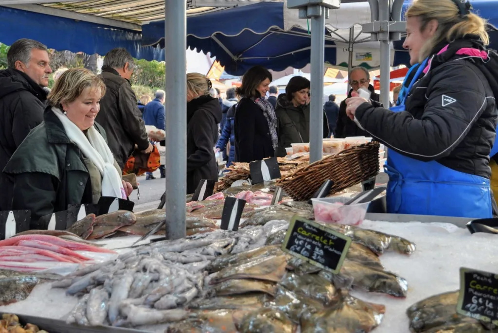 marche poissons fete de la coquille courseulles sur mer novembre 2018 credit mathilde lelandais