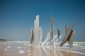 monument les braves sculpteur anilore banon omaha beach marie anais thierry marie anais thierry 24836 800px