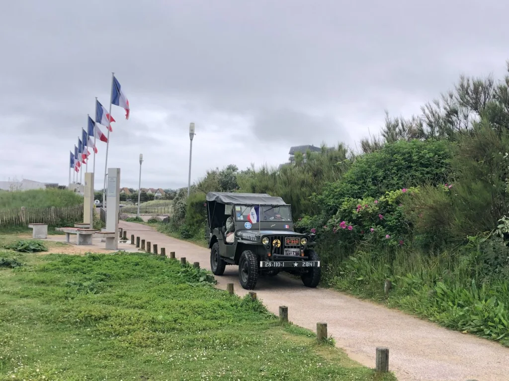 decouverte en jeep des plages du debarquement compagnons d irene credit mathilde lelandais 2