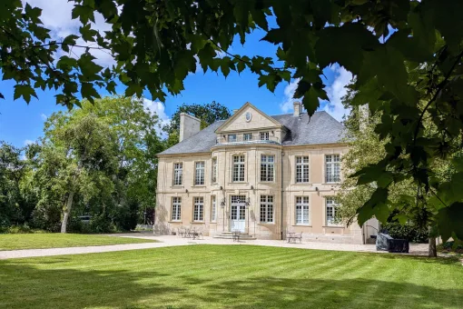 chateau vu du bois droit